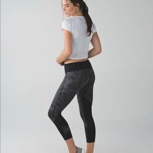 Lululemon Pace Rival Crop Palm Strip Play 8